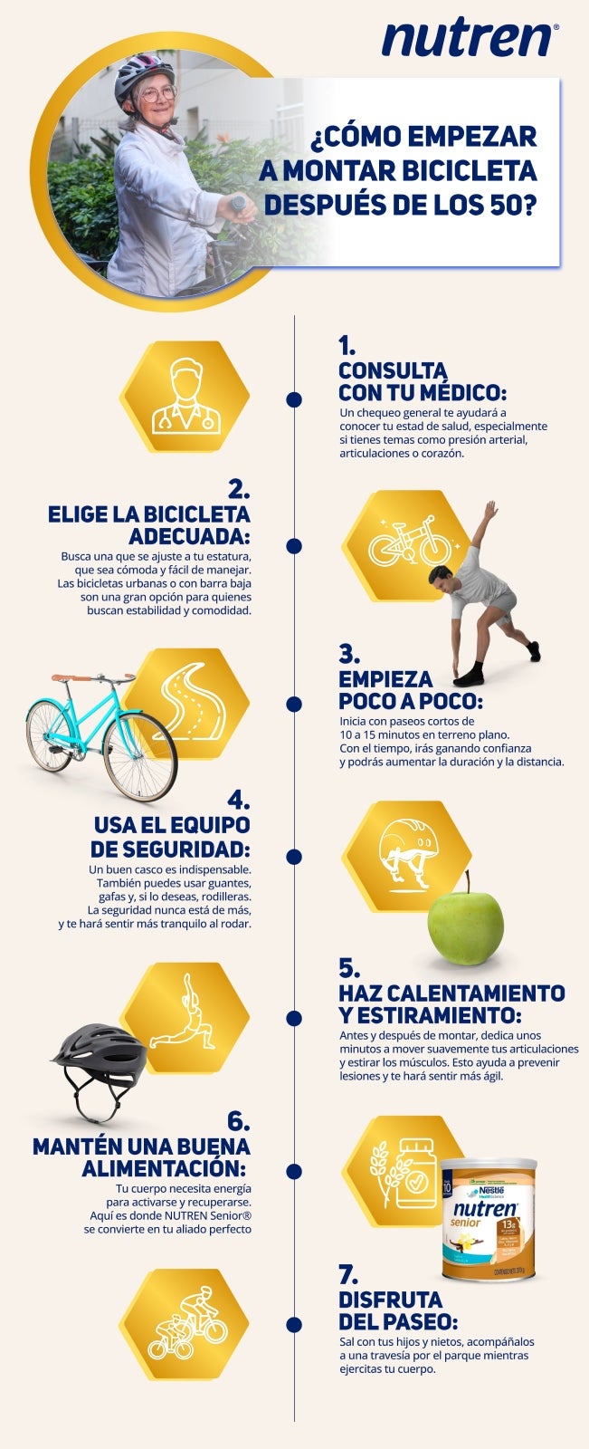 Tres mujeres montando bicicleta en el parque