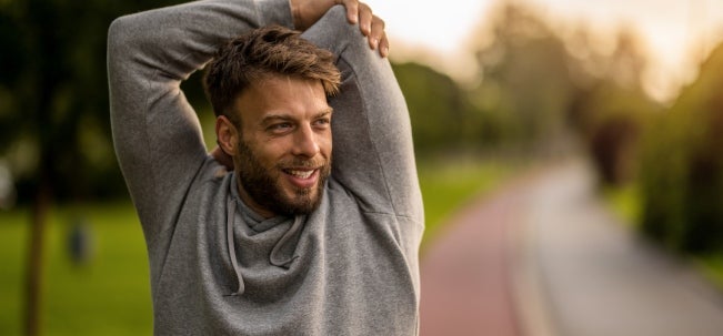 Hombre haciendo ejercicios de acondicionamiento físico