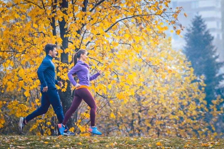 Persona iniciando rutina de running con recomendaciones para diabetes