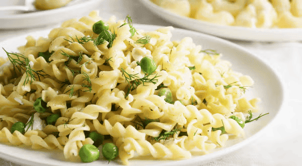 Receta ensalada de pasta cremosa con NUTREN® Senior
