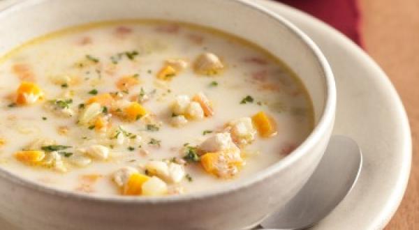 Sopa de arroz y verduras con NUTREN Senior