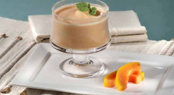 Bavaresa de papaya con mermelada de naranja