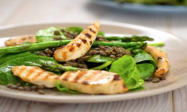 Ensalada NUTREN® Senior con trozos de pollo y lentejas crocantes